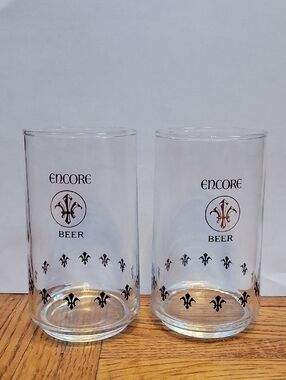 Schlitz Brewing Co Encore Beer Glasses Glass with Black Fleur-de-Lis Lot of 2